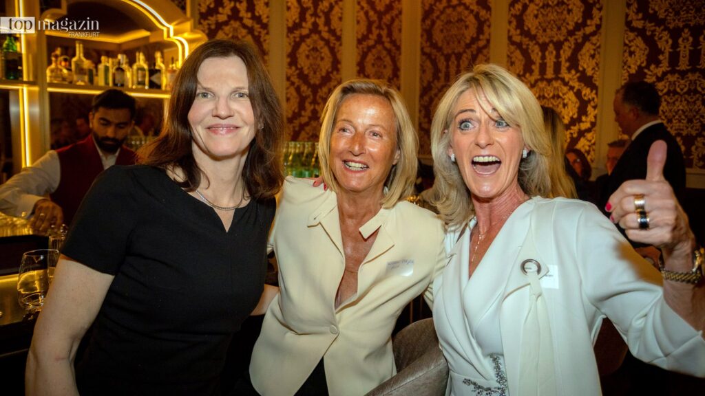 Sandra Schellhase-Bender mit Top-Anwältin Kristina Gräfin Pilati und Elisabeth Töpperwien