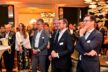 Schmunzler und Konzentration bei den Begruessungsreden in der Bombay Brasserie