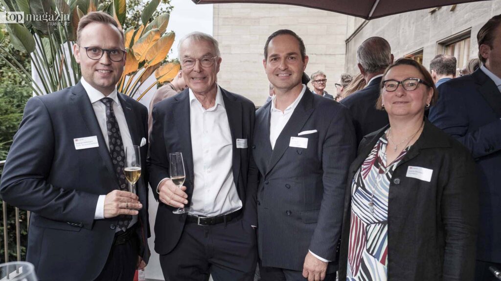 Stephan Kietzmann (Leiter Naspa Privatkunden) mit Kaan Bludau (3. v. l., Bludau Partners) und Thomas Zorn und Sabine Börchers vom Top Magazin