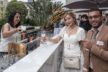 Tanja Fries beglueckt Yalda und Armin Vessali BaederBetriebe Frankfurt mit prickelndem Sekt von Griesel aus Bensheim