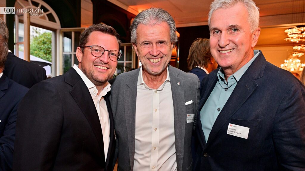 Thomas Meyer (AHGZ) mit Thomas Schreiner (Laurent Perrier) und Dehoga-Hessen-Präsident Robert Mangold