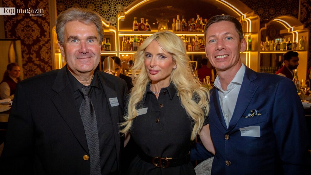 Unternehmer Dietmar Gaa (Platins Moon Event) und Agathe Gaa (Platins) mit Maik Stehr (Chopard)