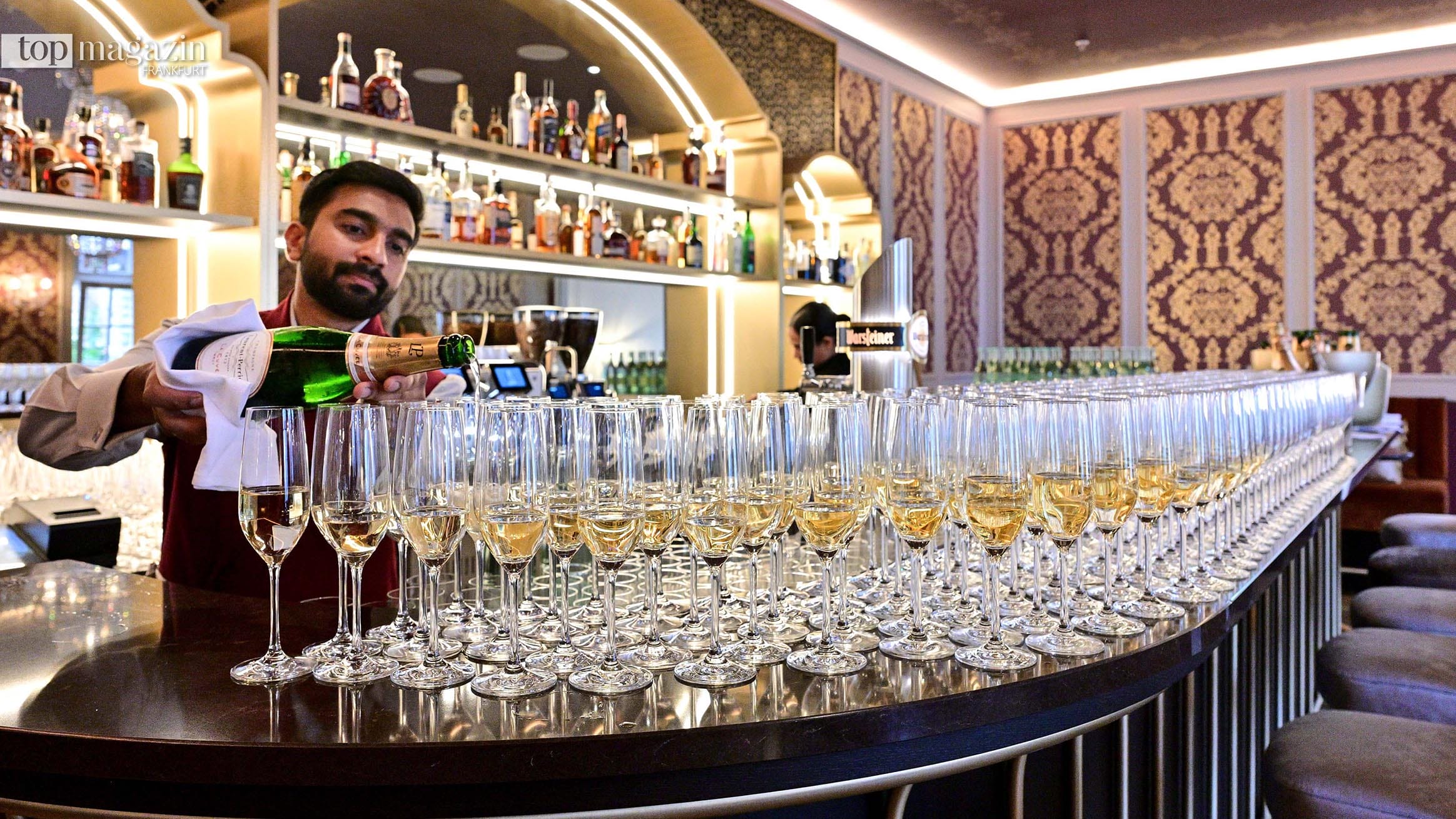 Zur Begrüßung floss prickelnder Champagner von Laurent-Perrier