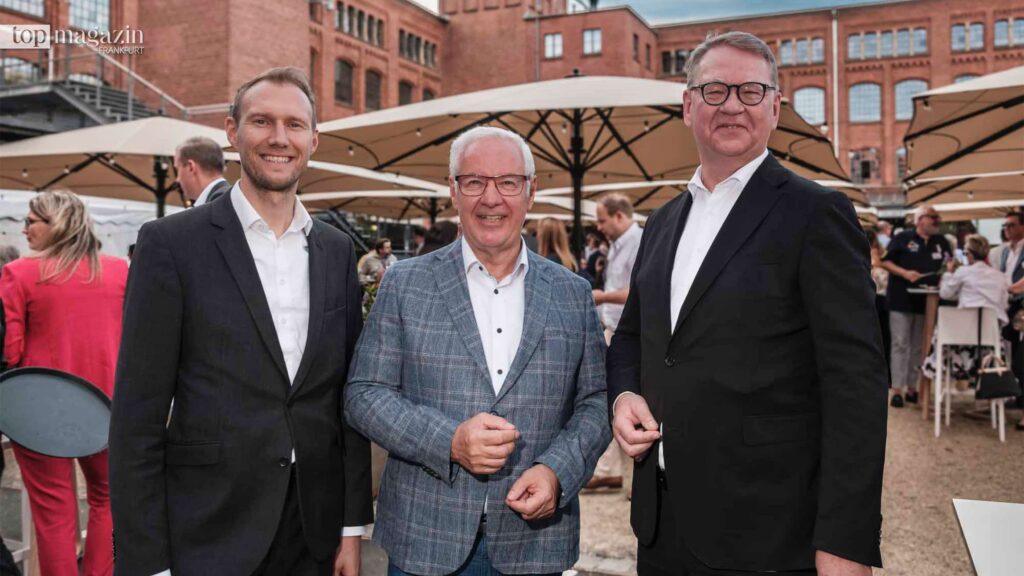Bernhard Grieb (Wirtschaftsförderung Frankfurt) mit Thomas Reimann (Alea) und Sven Volkert (Bürgschaftsbank Hessen)