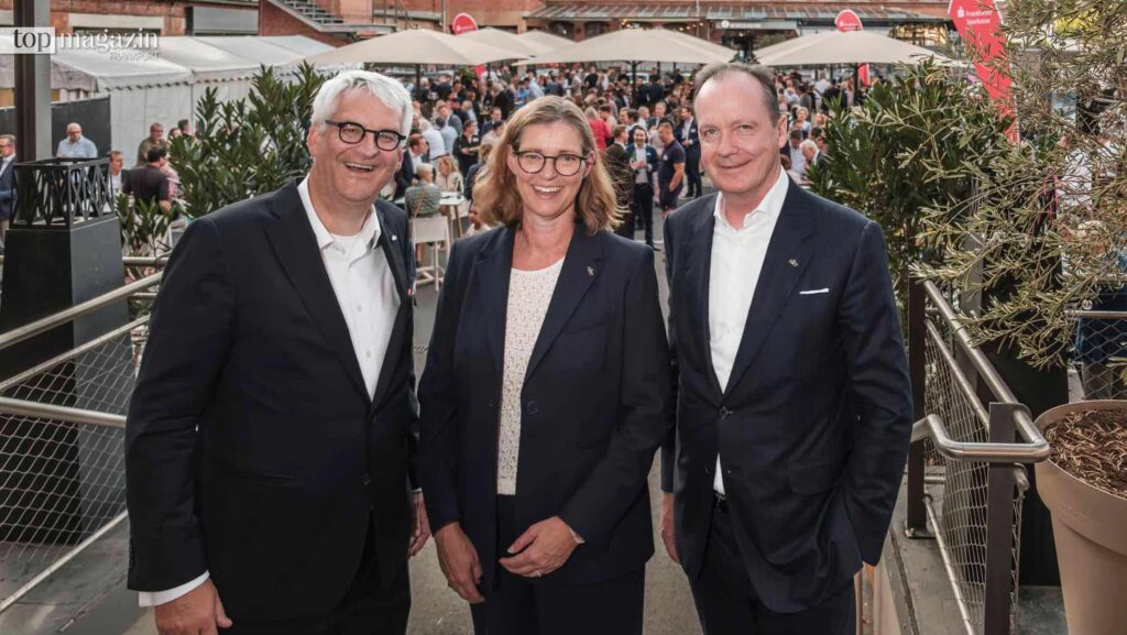 Die Gastgeber Dr. Sven Matthiesen mit Vorständin Andrea Kilian und dem Vorstandsvorsitzenden Dr. Arne Weick
