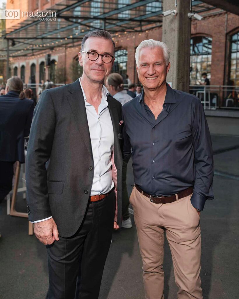 Dr. Roland Röder (FraSpa) mit Nicolai Braun (AVG Trucks)