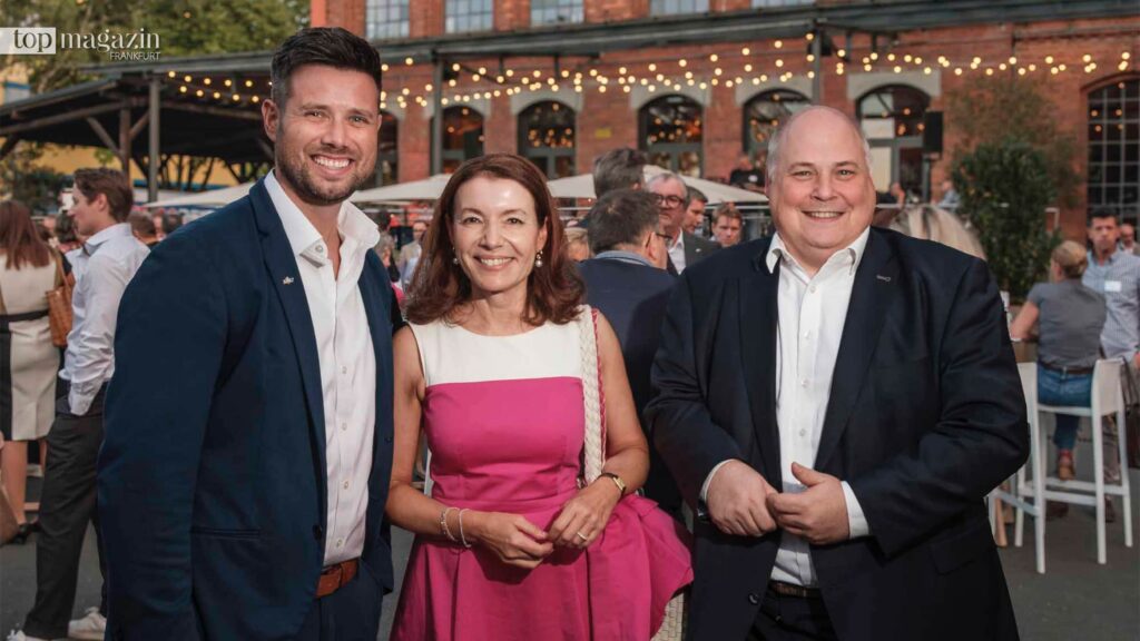 Florian Leuschner (FraSpa) mit der Bürgermeisterin von Maintal Monika Böttcher und Ansgar Roese (Wirtschaftsförderung)