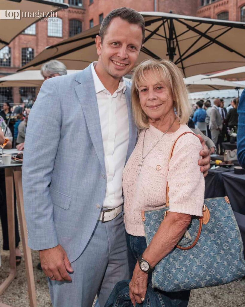 Haben PS im Blut - Marc Karpinski mit Mutter Silvia Karpinski-Schmitt (Autoschmitt)