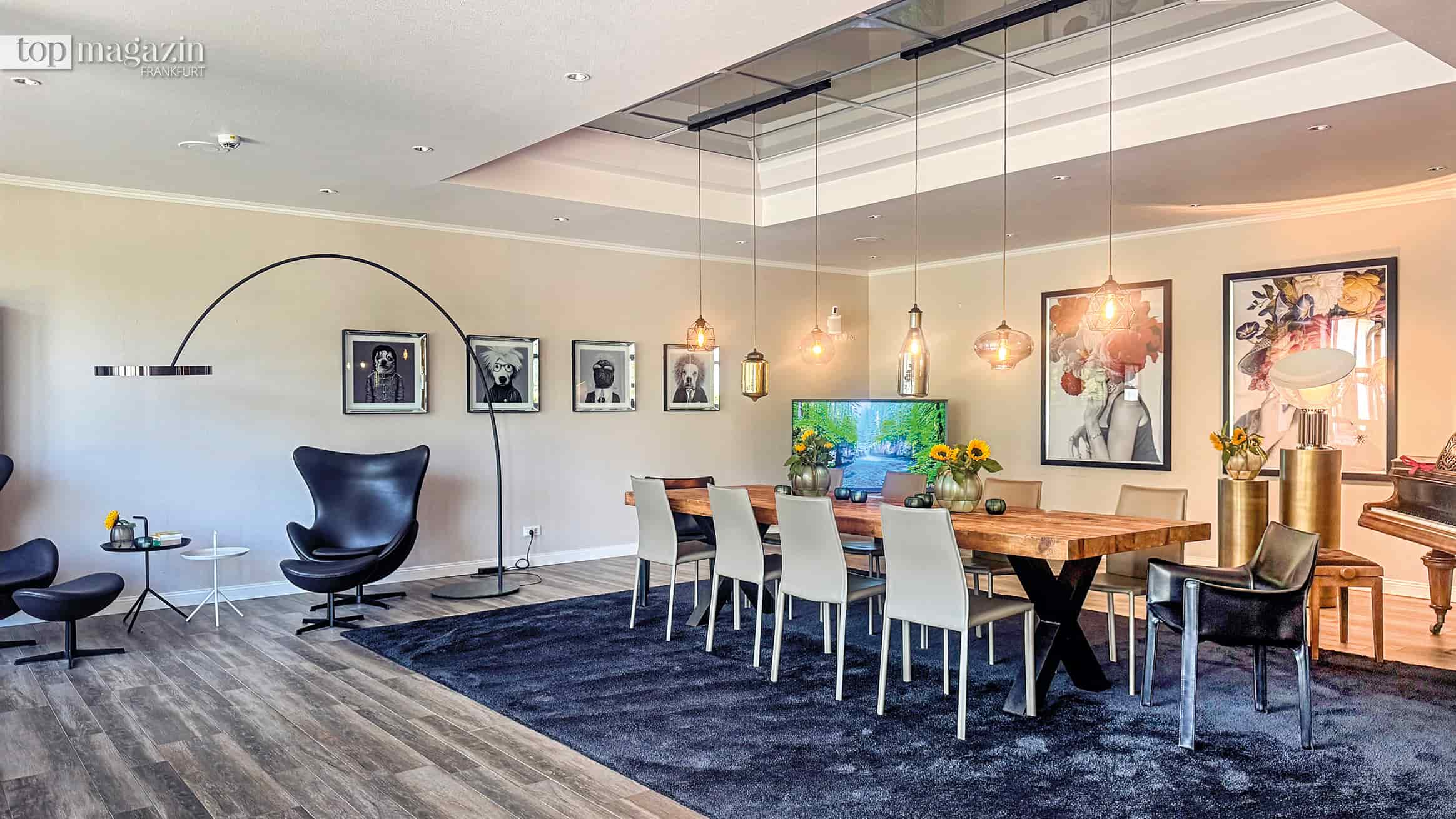 Großzügiger, stilvoll möblierter Tagungs- und Loungebereich im HubertusHof Hobbach mit großem Konferenztisch und Designermöbeln